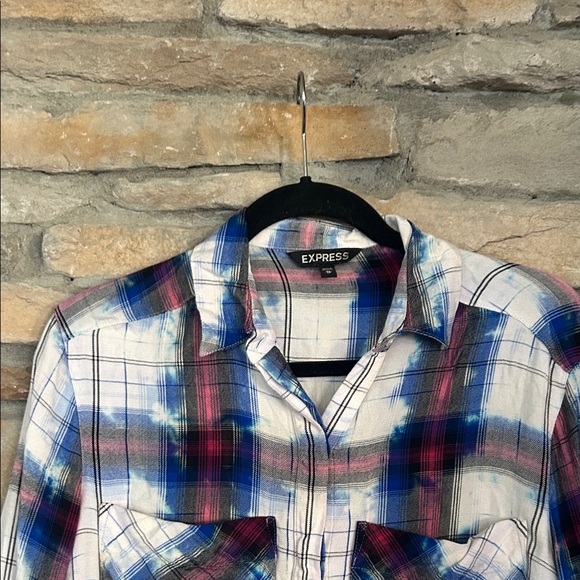 Express Casual high-low Plaid Shirt - White, Blue, and Red. XS - Picture 2 of 8